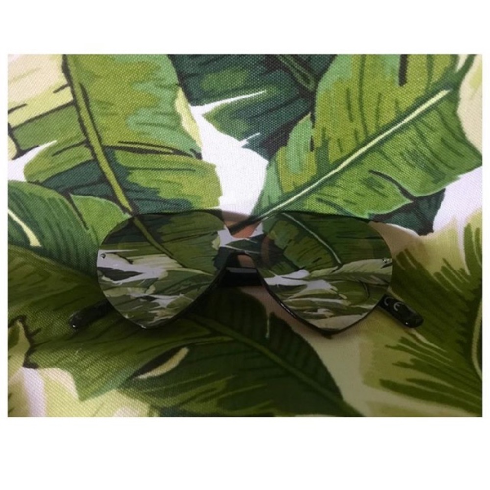 HEARTSHAPED SUNGLASSES